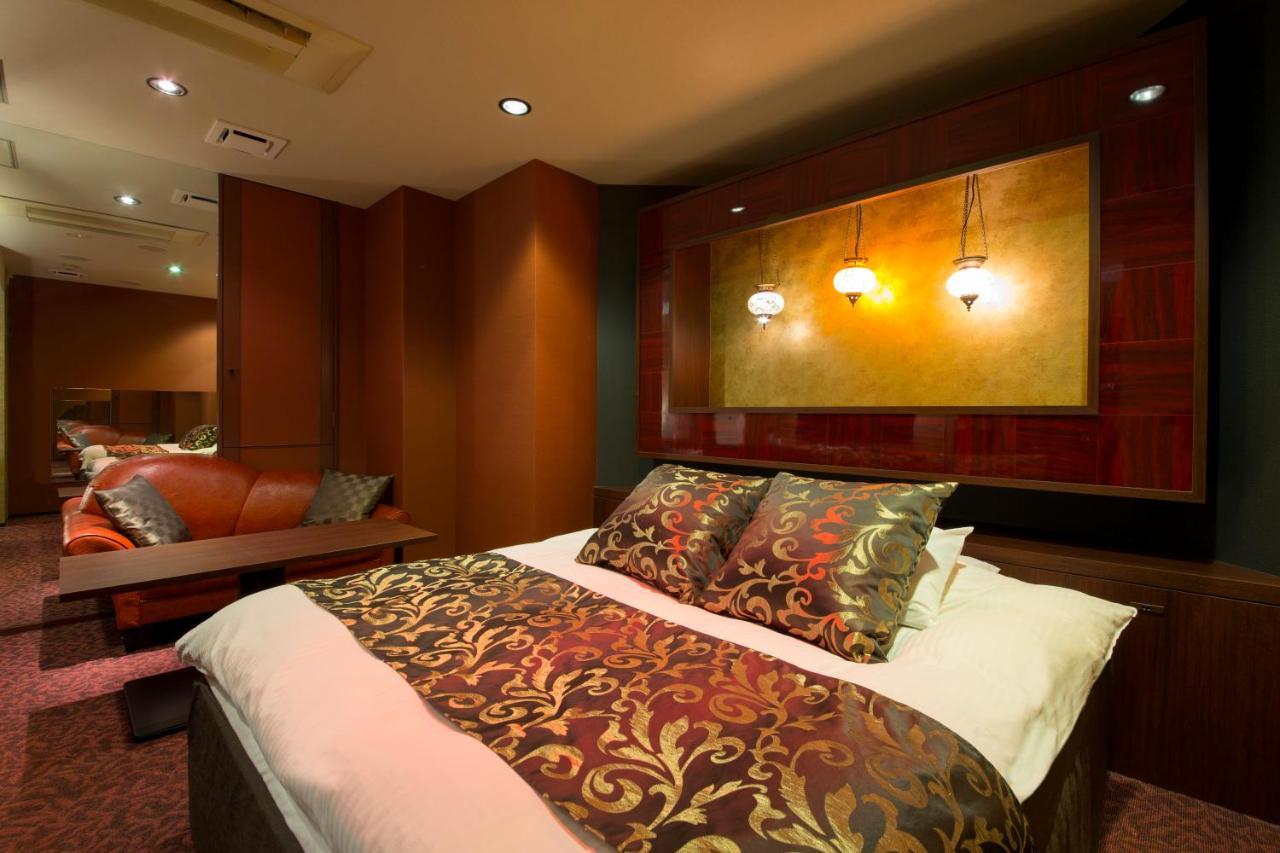 ホテル ベニ ウエスト 大人専用 Ōsaka Extérieur photo