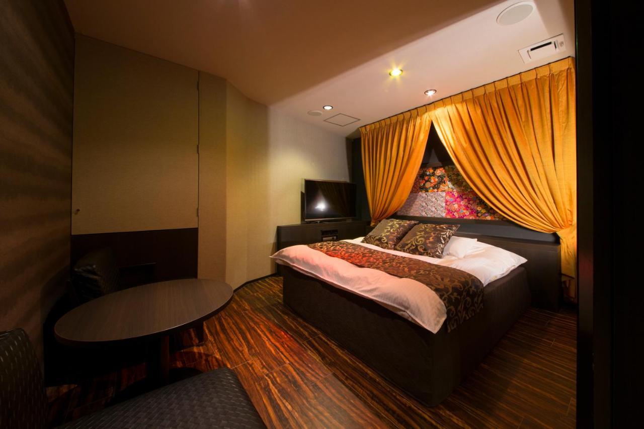 ホテル ベニ ウエスト 大人専用 Ōsaka Extérieur photo