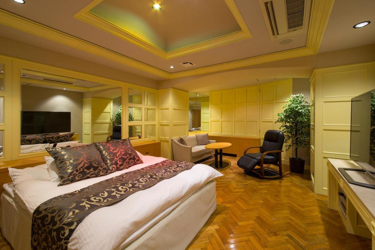 ホテル ベニ ウエスト 大人専用 Ōsaka Extérieur photo