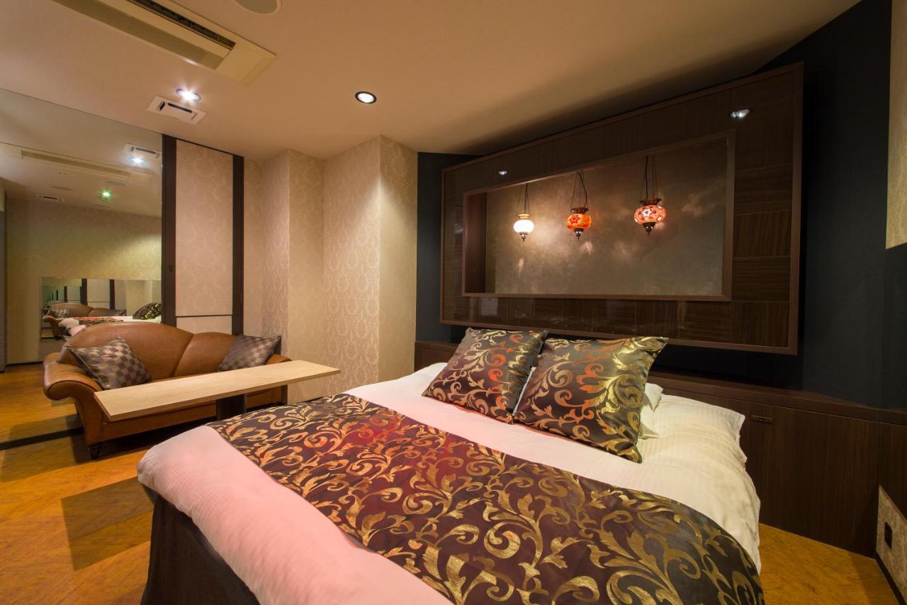 ホテル ベニ ウエスト 大人専用 Ōsaka Extérieur photo