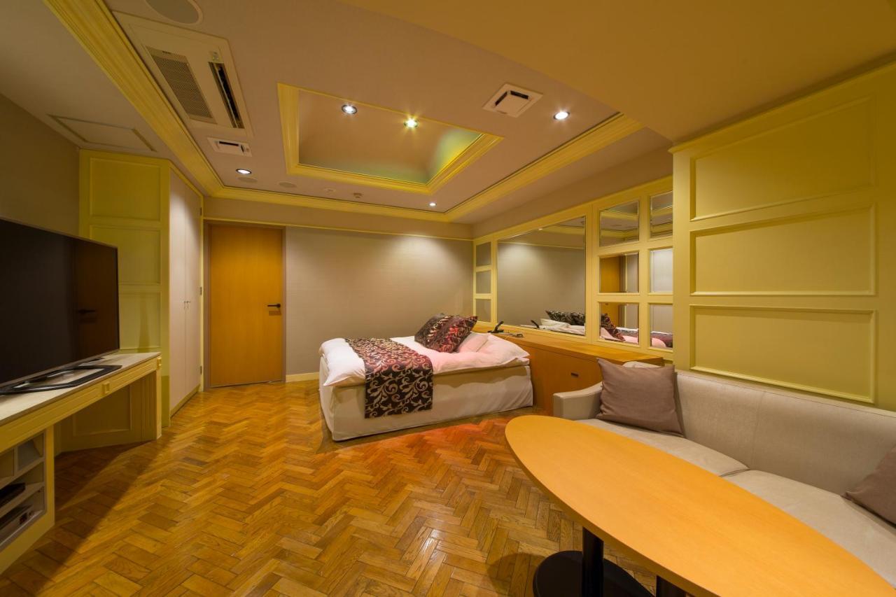 ホテル ベニ ウエスト 大人専用 Ōsaka Extérieur photo