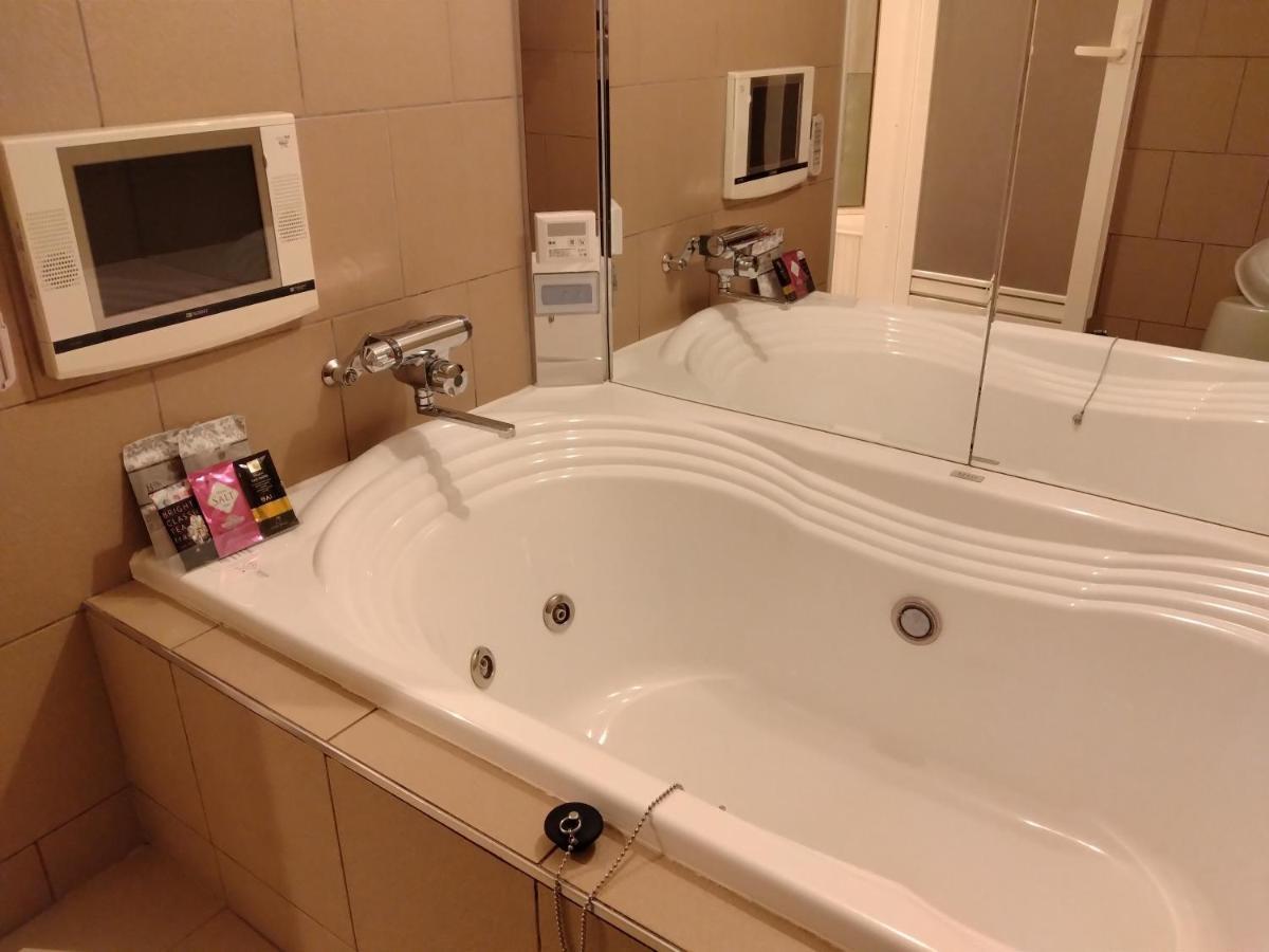 ホテル ベニ ウエスト 大人専用 Ōsaka Extérieur photo